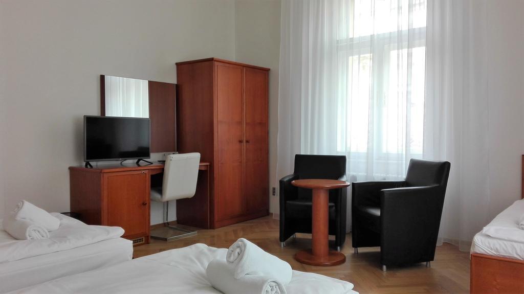 Pension Jana - Domov Mladeze Prague Ngoại thất bức ảnh