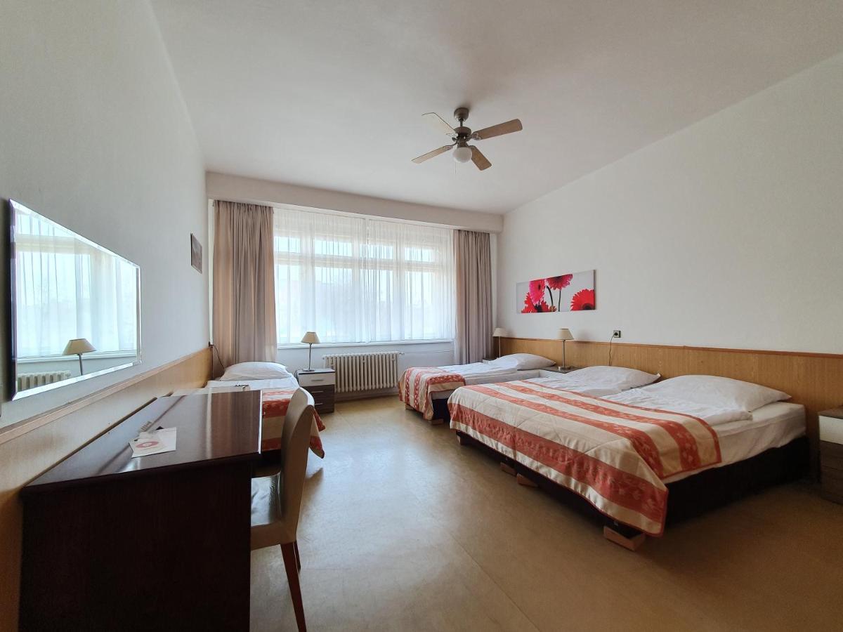 Pension Jana - Domov Mladeze Prague Ngoại thất bức ảnh